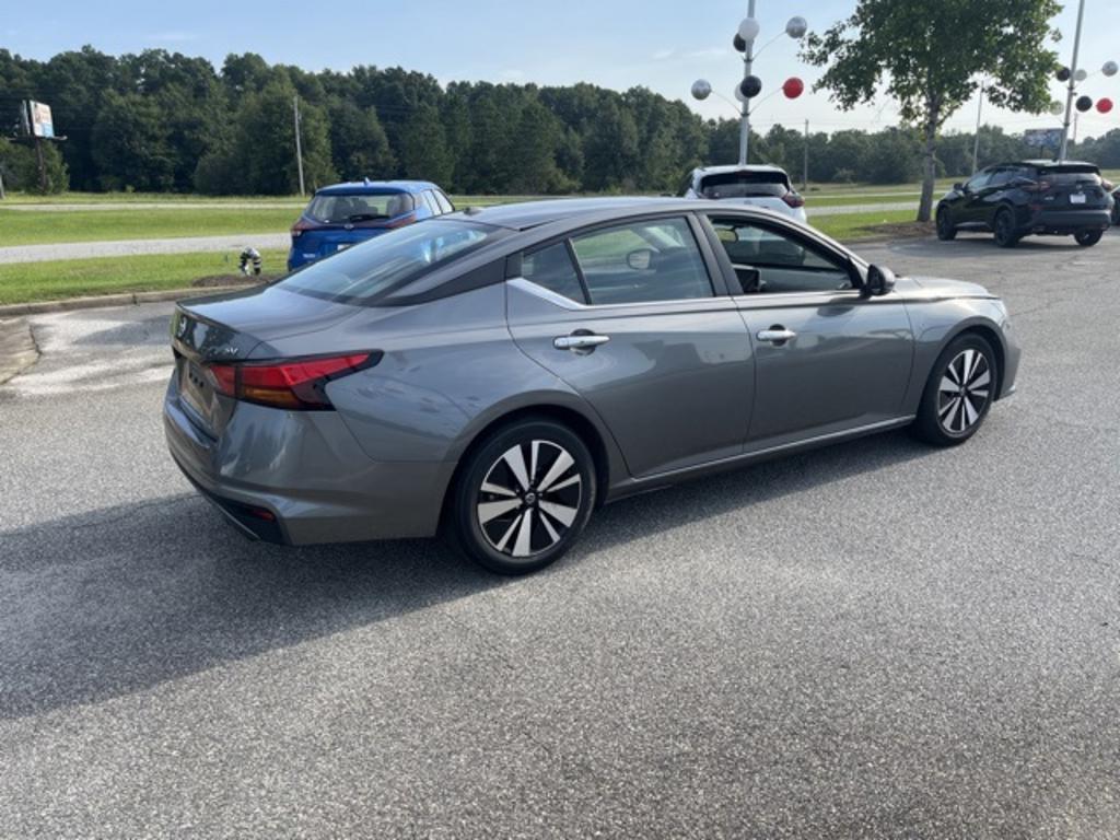 2022 Nissan Altima - $22,000