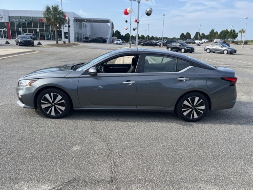2022 Nissan Altima - $22,000