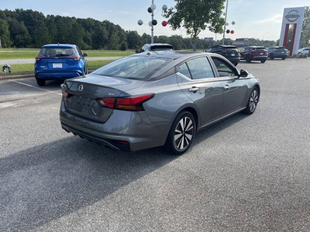 2022 Nissan Altima - $22,000