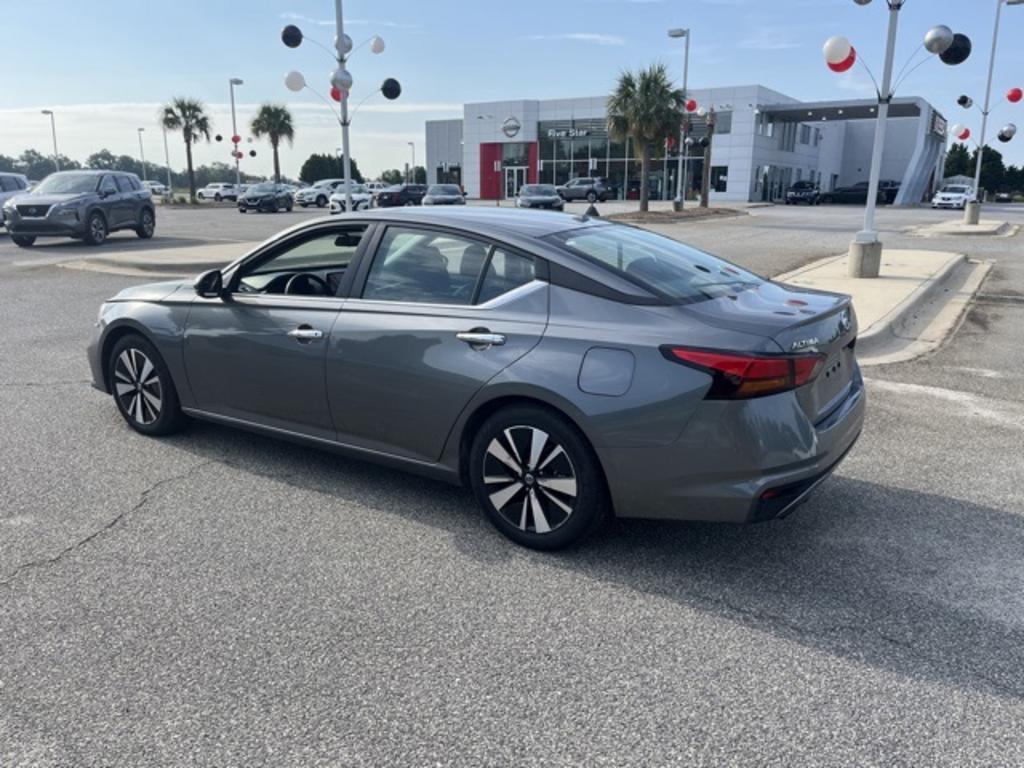 2022 Nissan Altima - $22,000