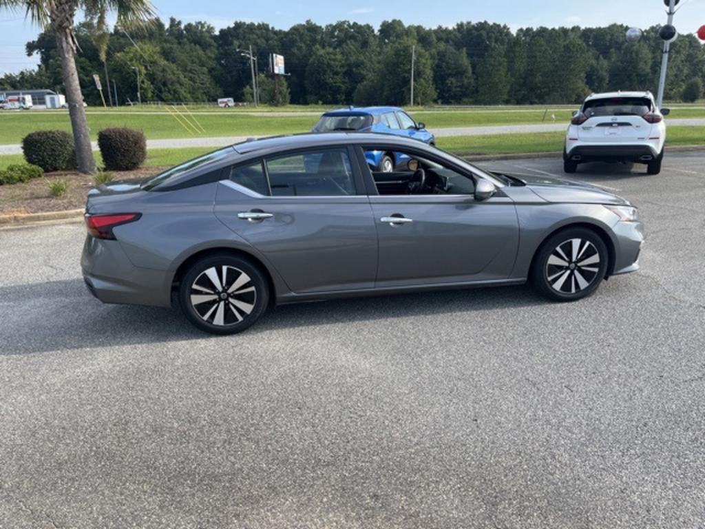 2022 Nissan Altima - $22,000