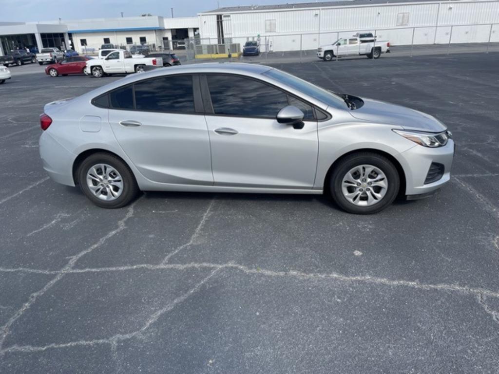 2019 Chevrolet Cruze - $14,500