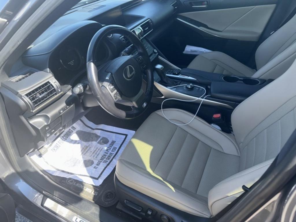 2020 Lexus ES - $36,000