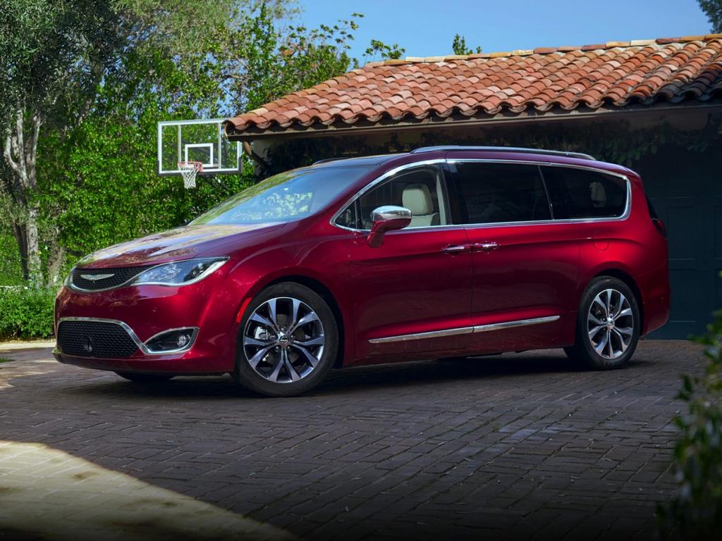 2017 Chrysler Pacifica Touring photo