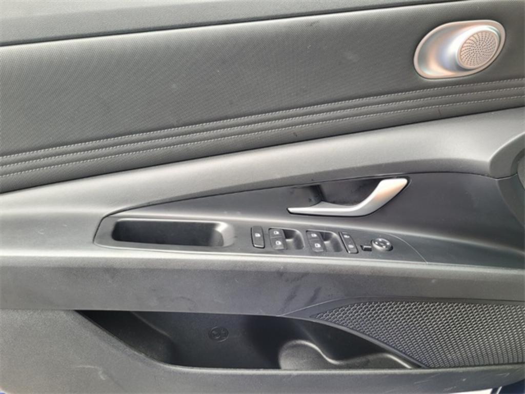 2023 Hyundai Elantra Limited photo