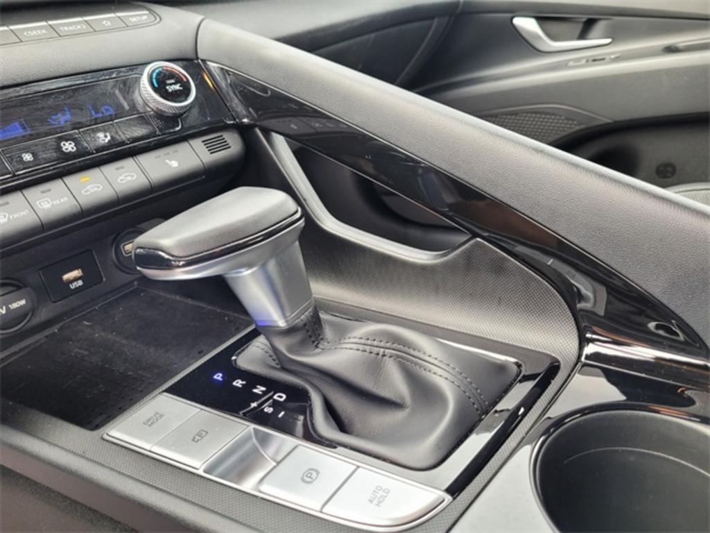 2023 Hyundai Elantra Limited photo