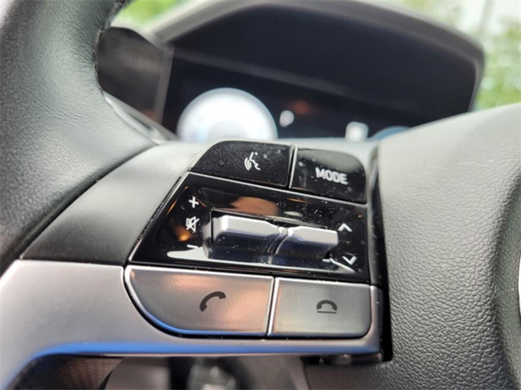 2023 Hyundai Elantra Limited photo