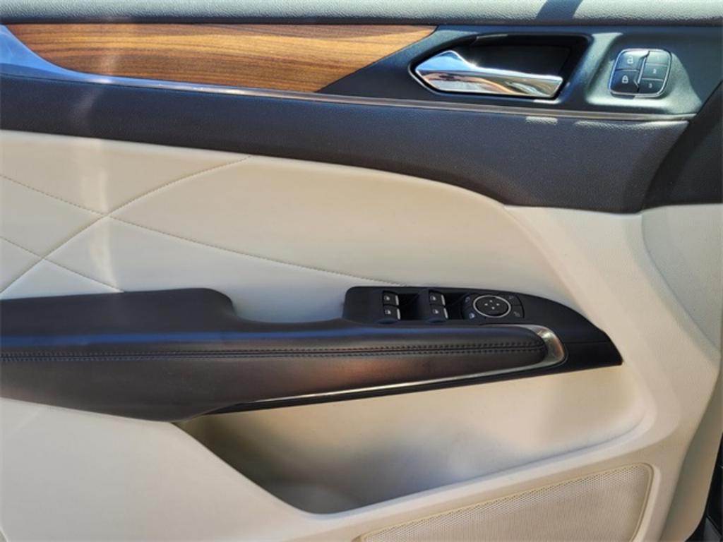 2015 Lincoln MKC - $17,000