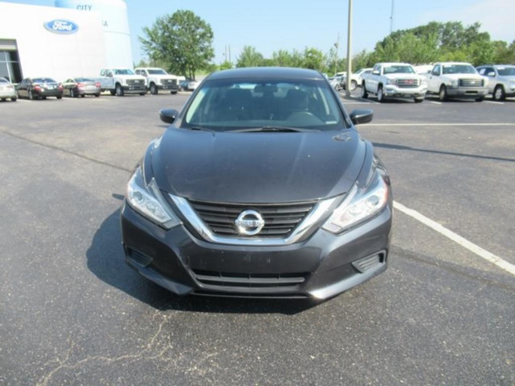2016 Nissan Altima - $13,000