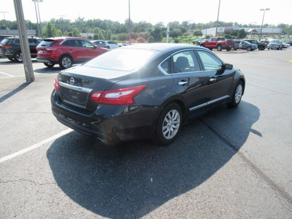 2016 Nissan Altima - $13,000