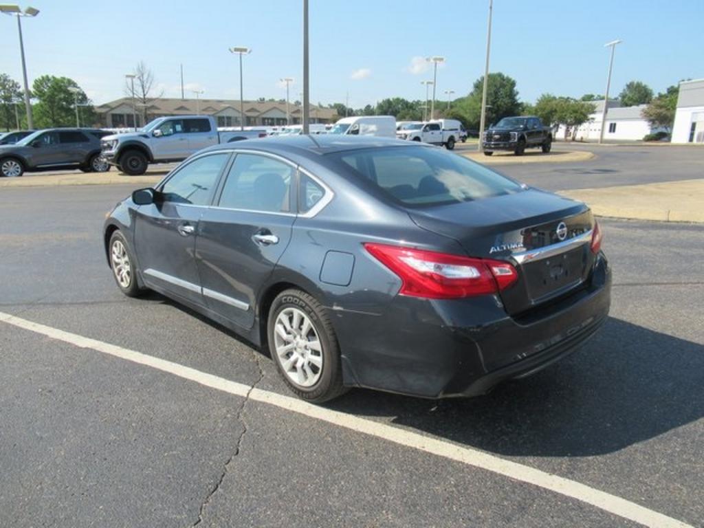 2016 Nissan Altima - $13,000