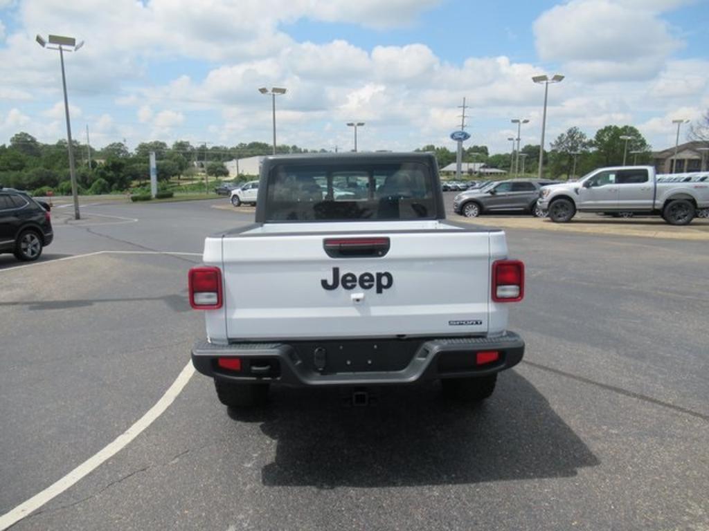2021 Jeep Gladiator - $39,000