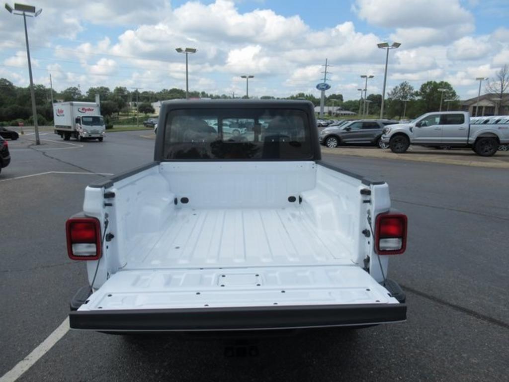 2021 Jeep Gladiator - $39,000