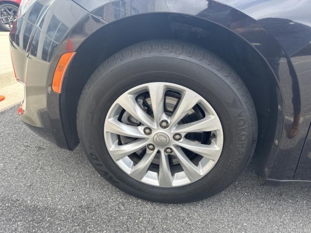 2018 Chrysler Pacifica - $15,000