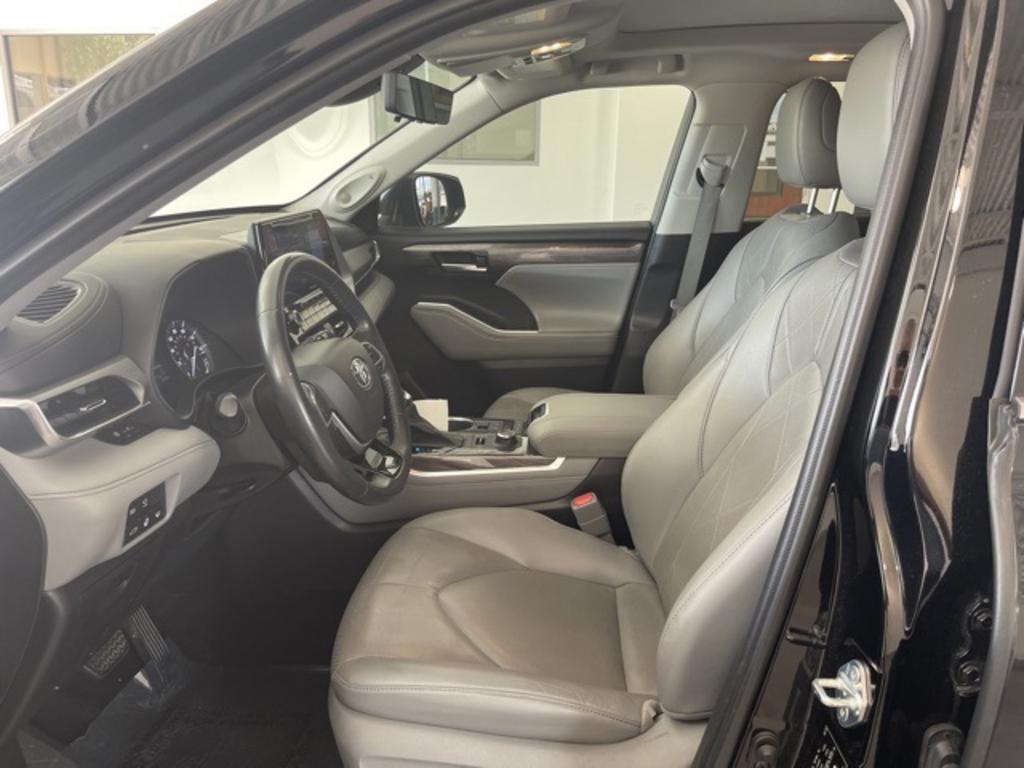 2021 Toyota Highlander - $39,000