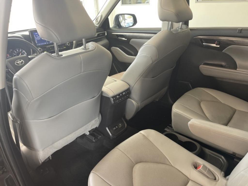 2021 Toyota Highlander - $39,000