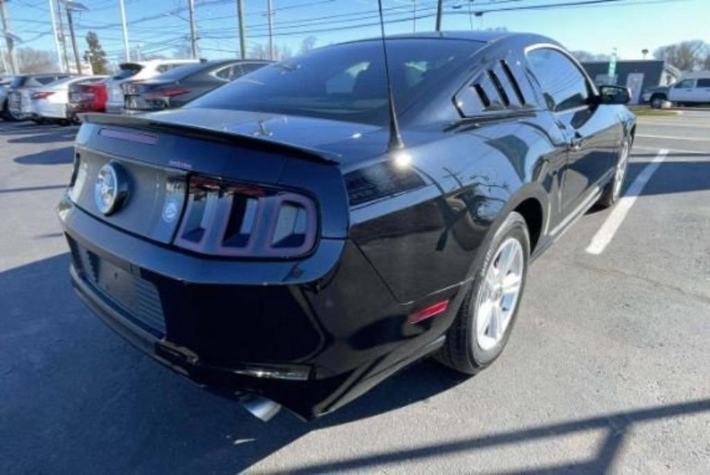 2014 Ford Mustang V6 photo