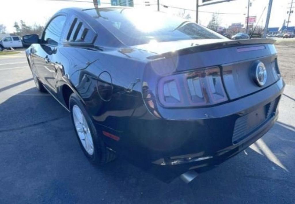 2014 Ford Mustang V6 photo