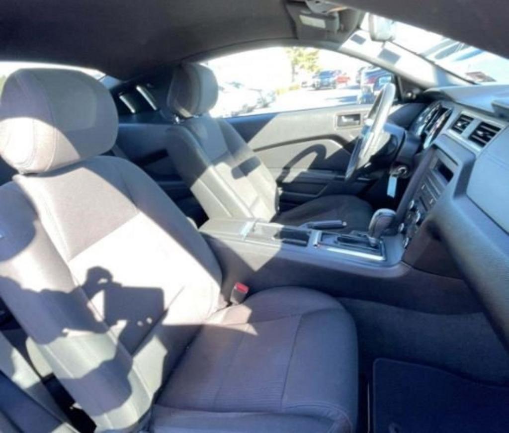 2014 Ford Mustang V6 photo