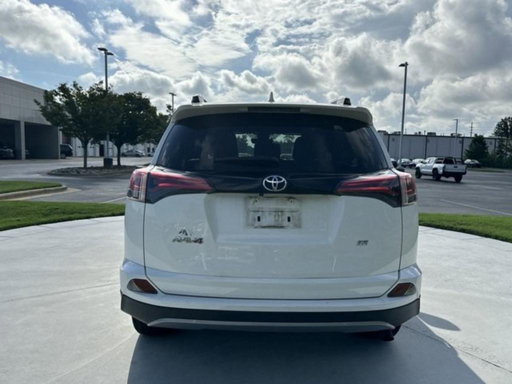 2018 Toyota RAV4 SE photo