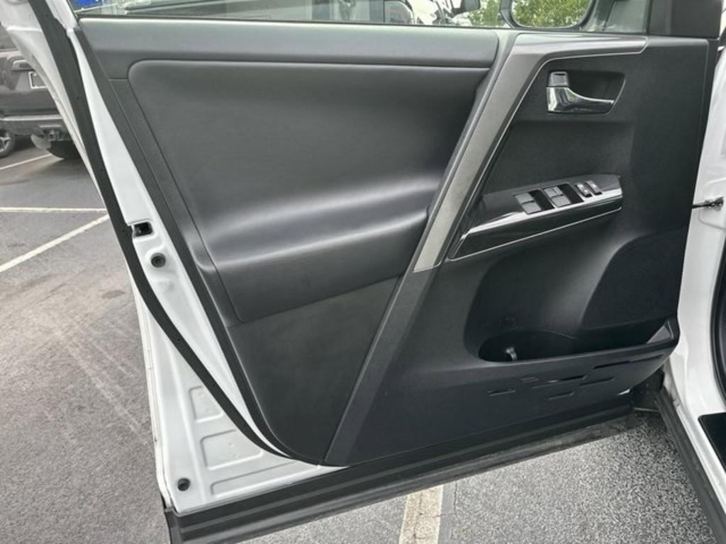 2018 Toyota RAV4 SE photo