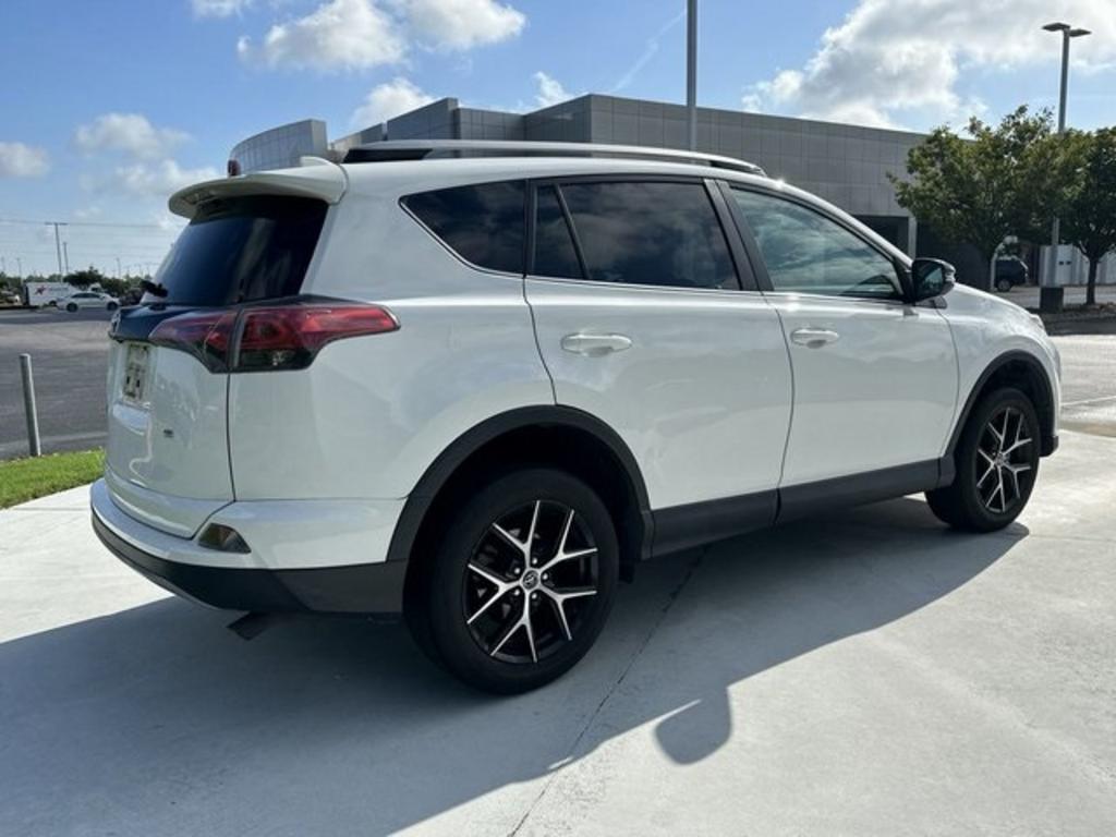 2018 Toyota RAV4 SE photo
