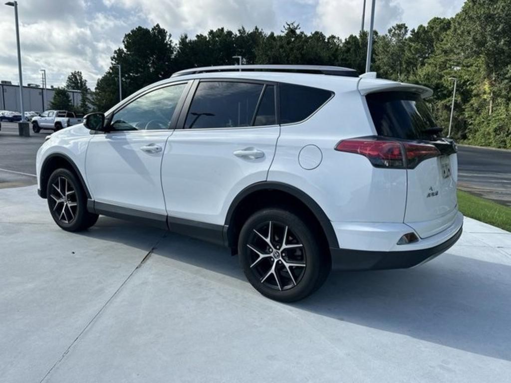 2018 Toyota RAV4 SE photo