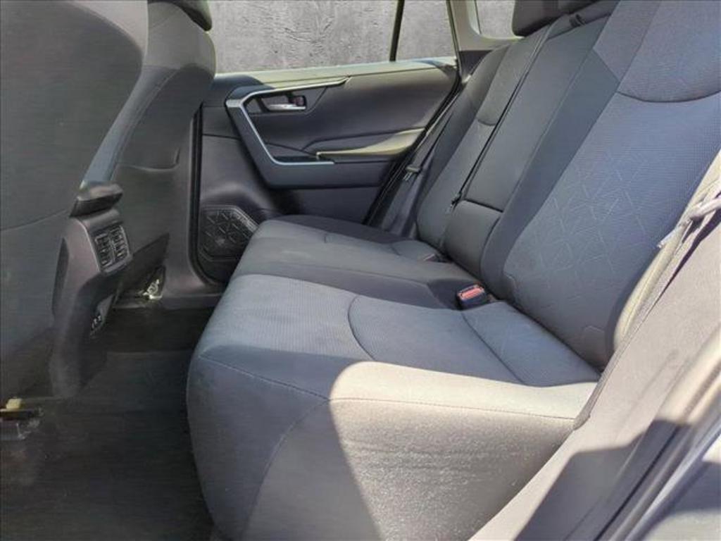 2021 Toyota RAV4 XLE photo