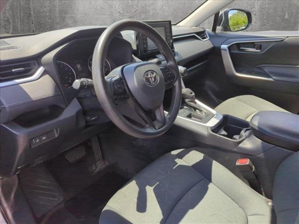 2021 Toyota RAV4 XLE photo