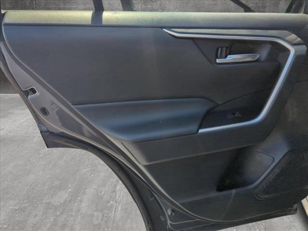 2021 Toyota RAV4 XLE photo