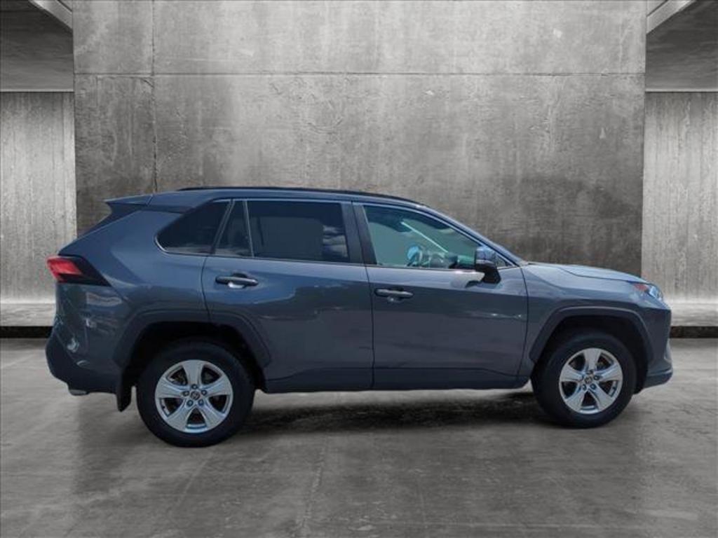 2021 Toyota RAV4 XLE photo