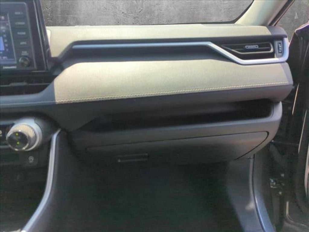 2021 Toyota RAV4 XLE photo