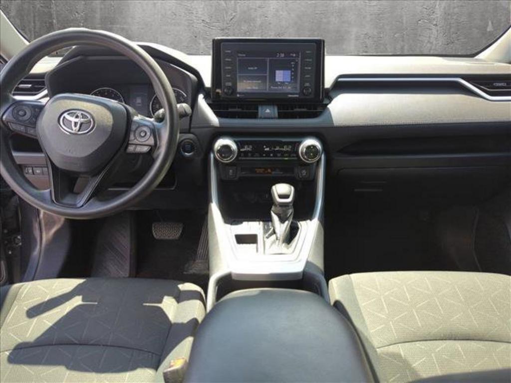 2021 Toyota RAV4 XLE photo