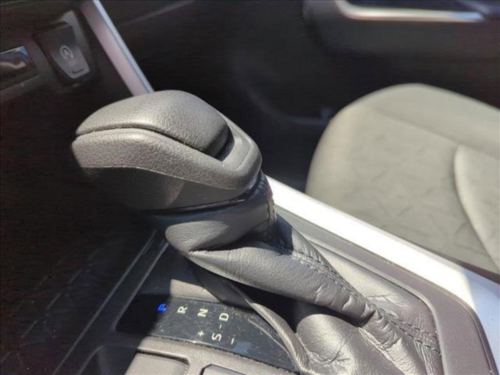 2021 Toyota RAV4 XLE photo