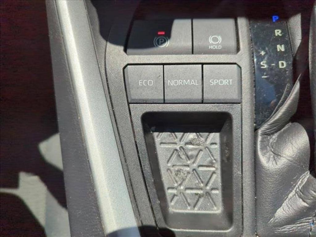 2021 Toyota RAV4 XLE photo