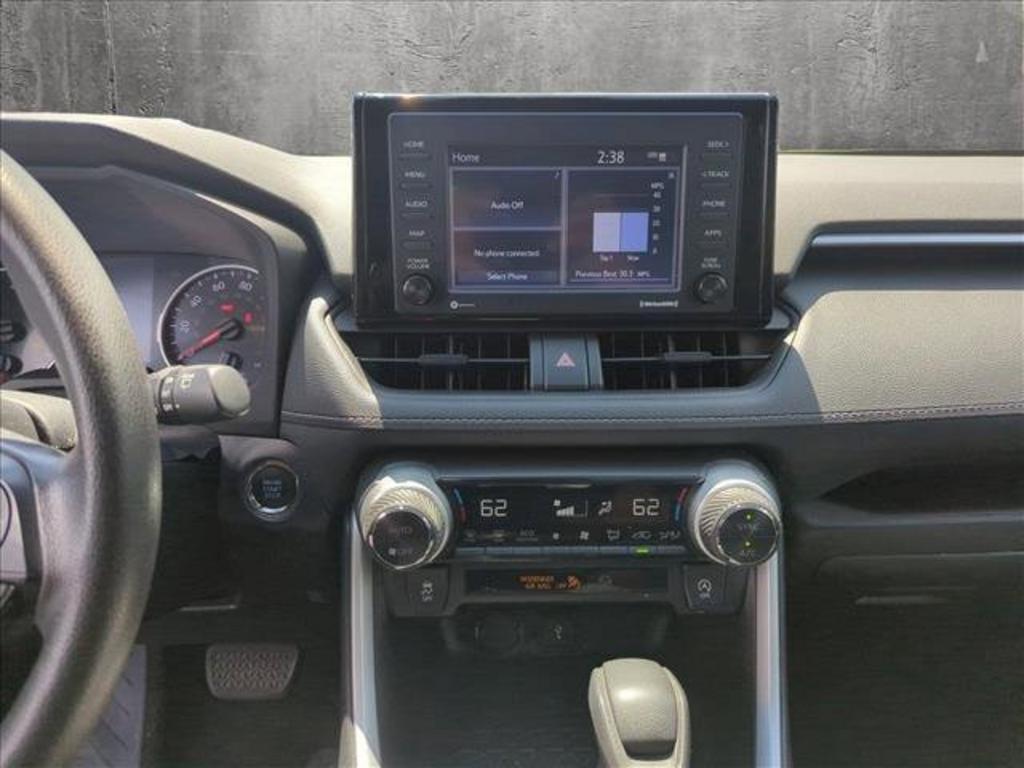 2021 Toyota RAV4 XLE photo
