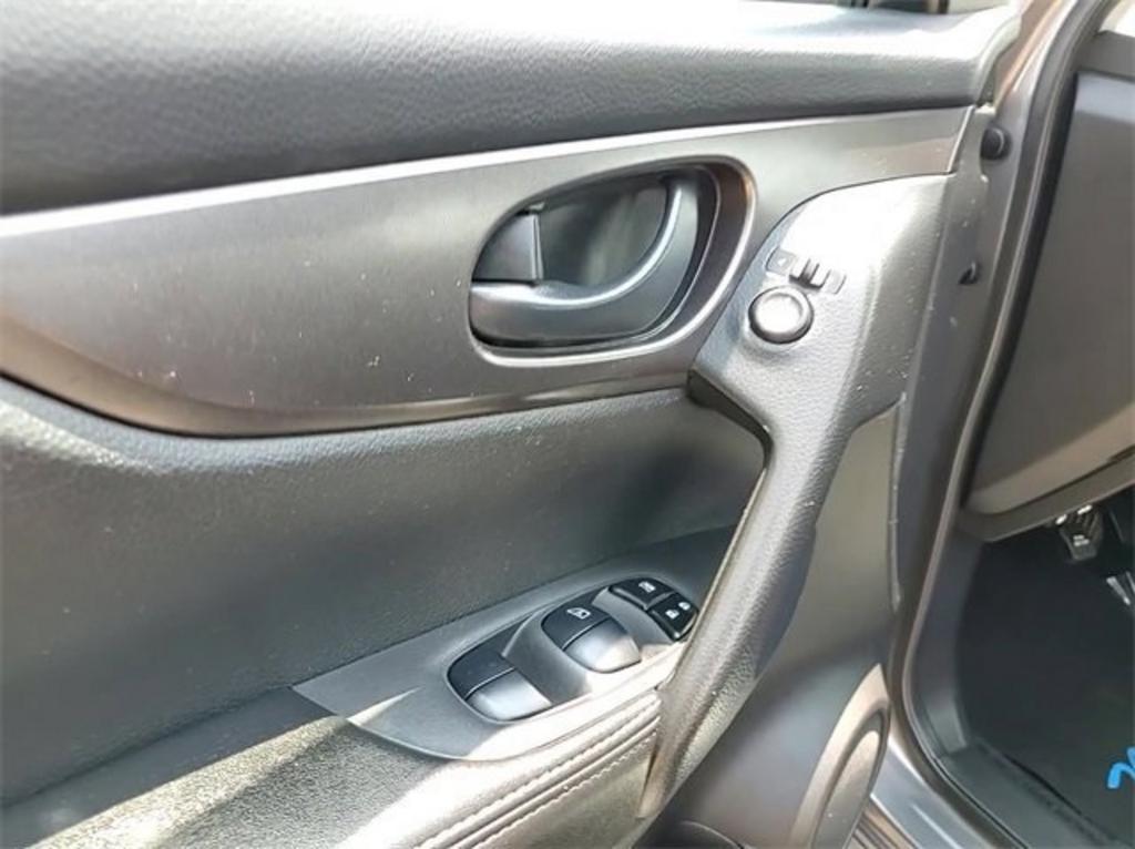 2020 Nissan Rogue - $20,000