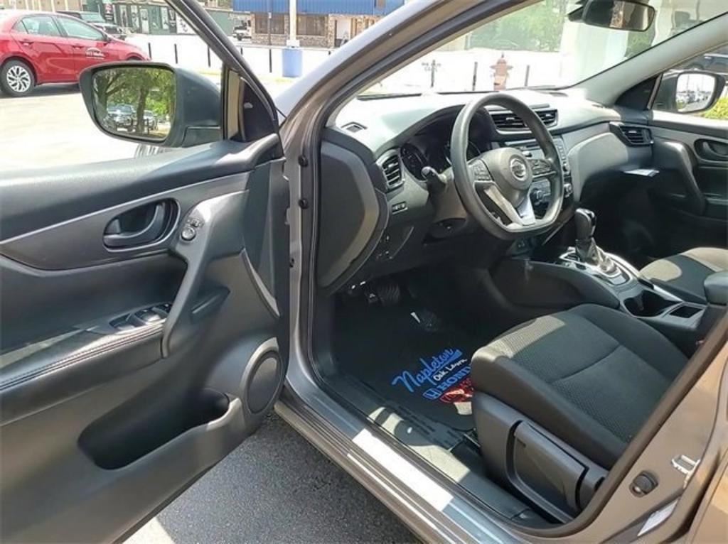 2020 Nissan Rogue - $20,000