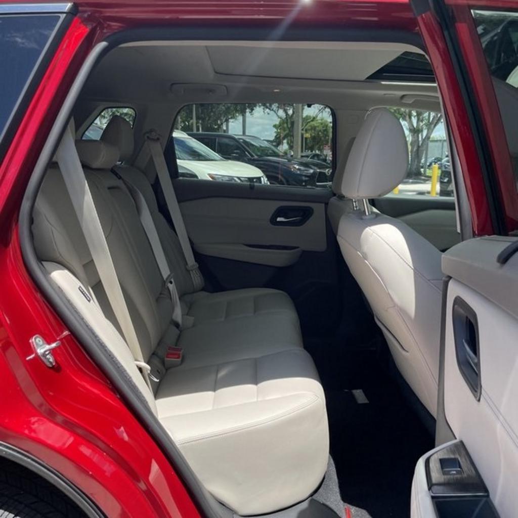 2023 Nissan Rogue - $32,000