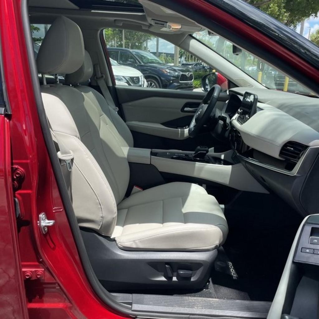 2023 Nissan Rogue - $32,000