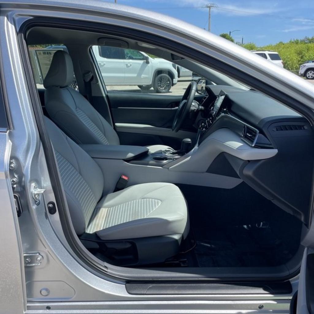 2023 Toyota Camry - $28,000