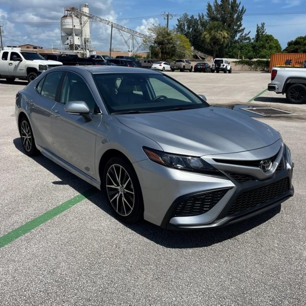 2023 Toyota Camry - $28,000