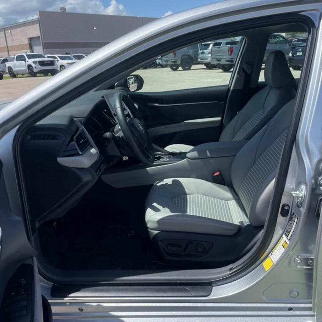 2023 Toyota Camry - $28,000