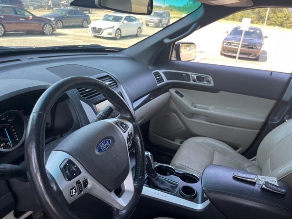 2014 Ford Explorer - $9,000