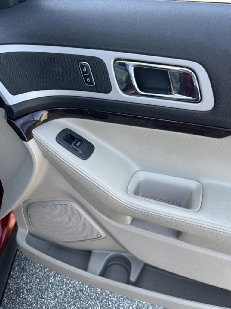 2014 Ford Explorer - $9,000