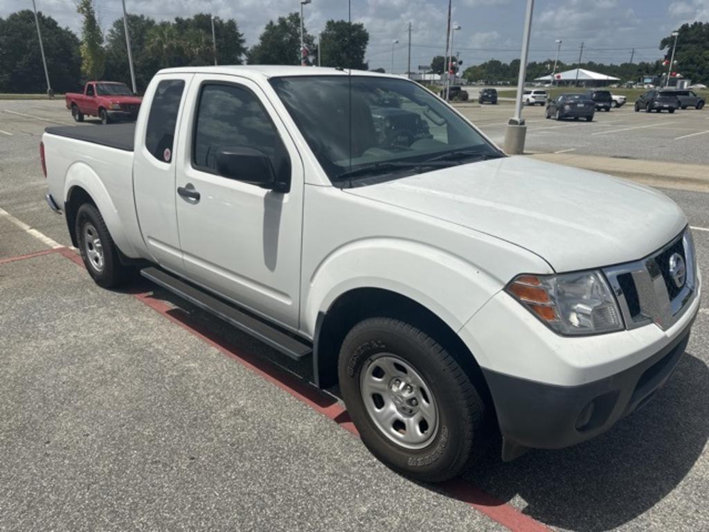 The 2016 Nissan Frontier S photos