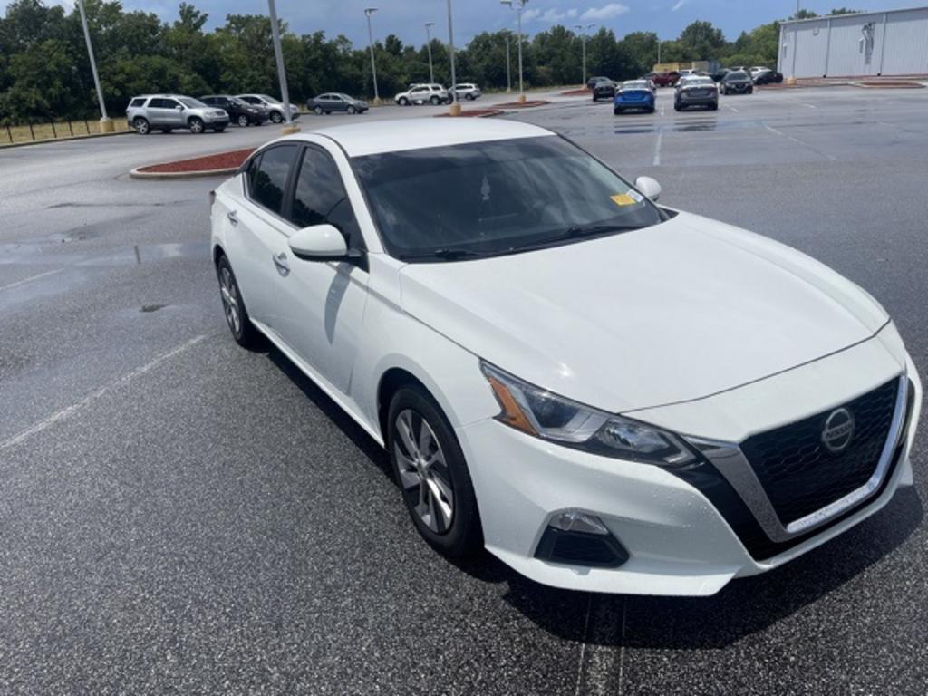 2020 Nissan Altima - $19,000