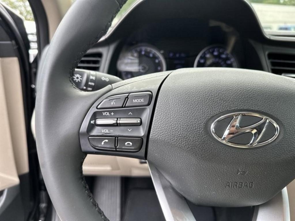 2020 Hyundai Elantra SEL photo