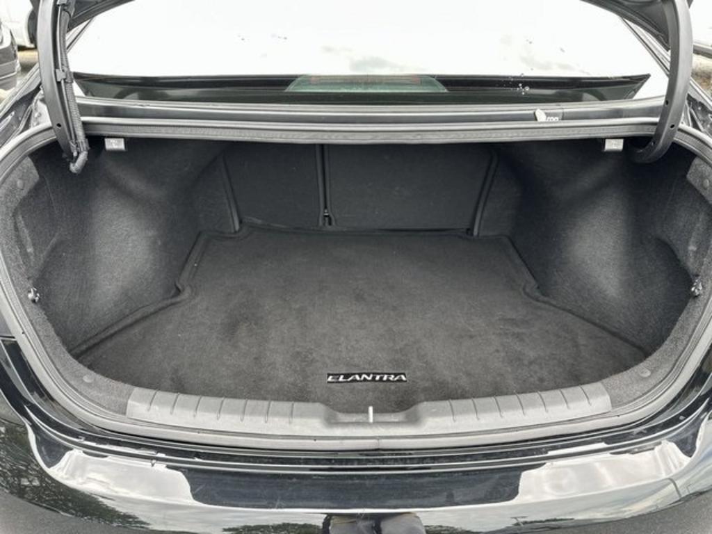 2020 Hyundai Elantra SEL photo