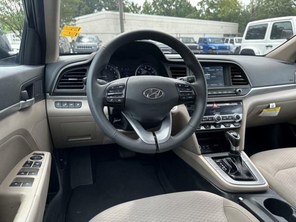 2020 Hyundai Elantra SEL photo